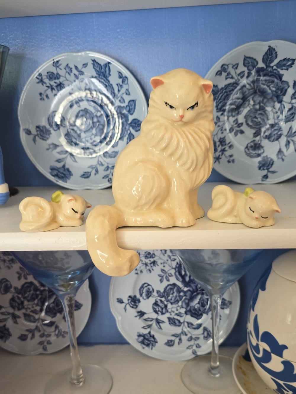 Vintage Ceramic Arts Studio Persian Cat Shelf Sitter & 2 Kittens Figurines